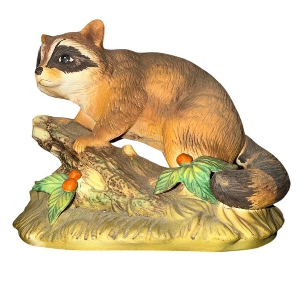 HOMCO Masterpiece Raccoon on Log Figurine Multicolor Woodland Cabin 4 in